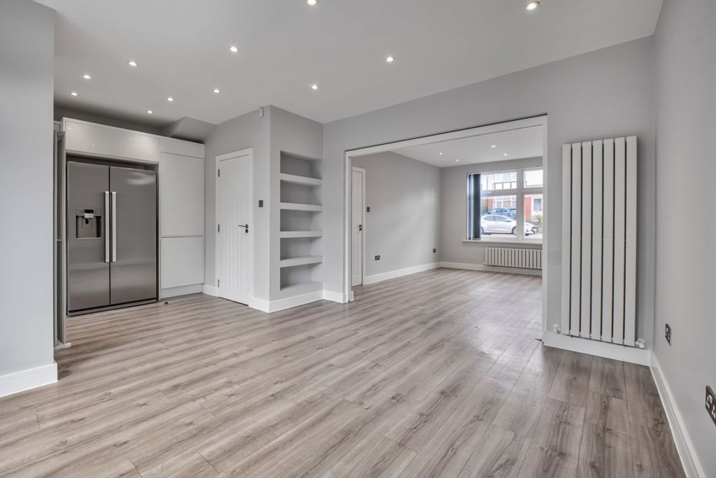 Property photo 2 of 16 Picture No. 15