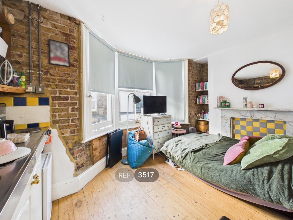 Property photo 3 of 7 Kitchen / Living Area