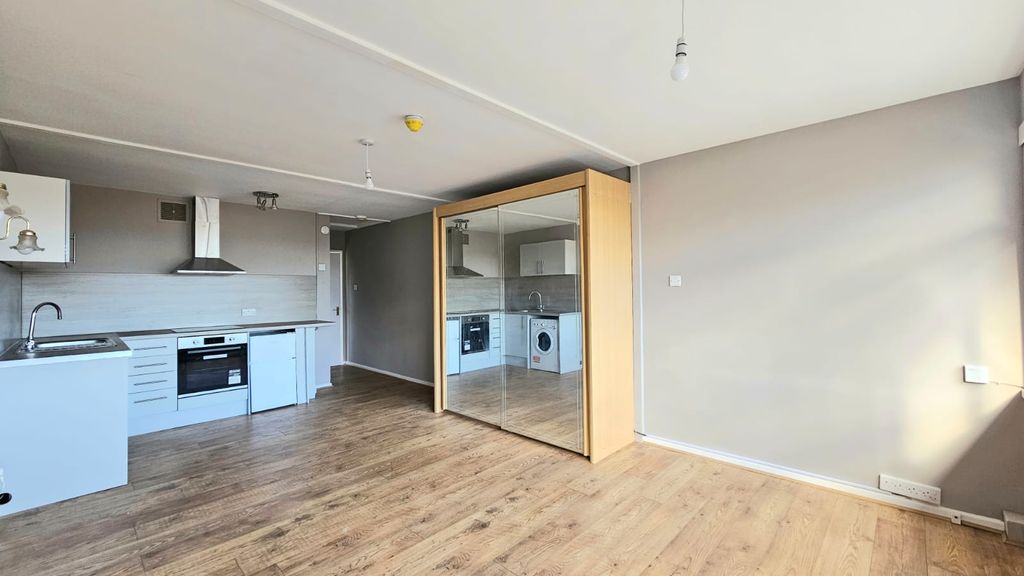 Property photo 2 of 4 Bedroom 1