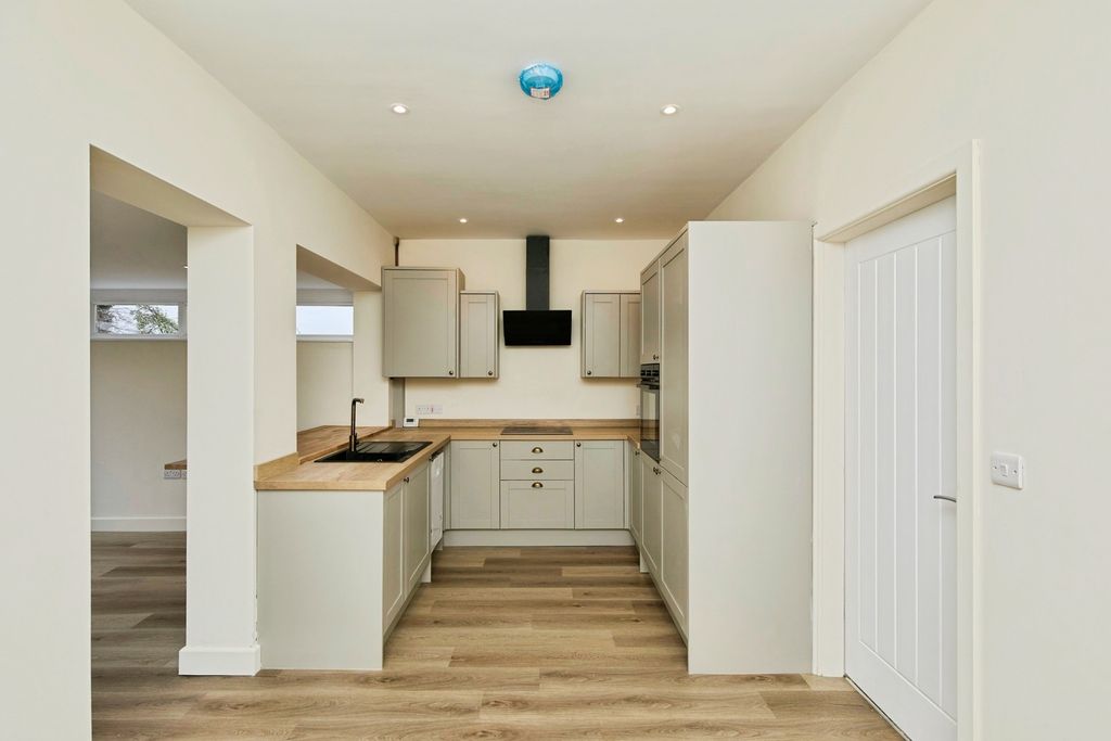 Property photo 2 of 20 Pbox-Img.Jpg