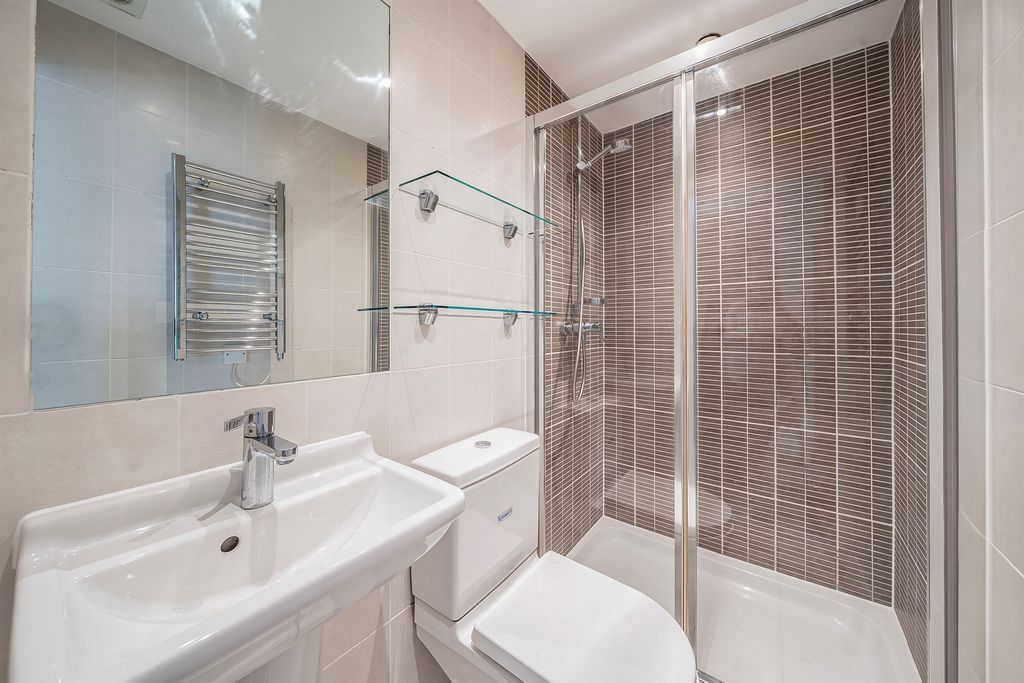 Additional image 7 of 2 bed flat for saleBoulters Lock Island, Maidenhead SL6