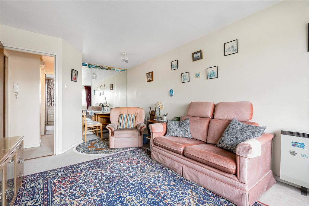 Property photo 3 of 13 6_75775.Jpg