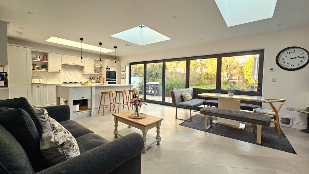 Property photo 2 of 16 4778642