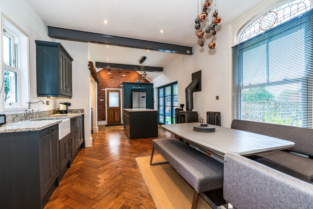 Property photo 2 of 23