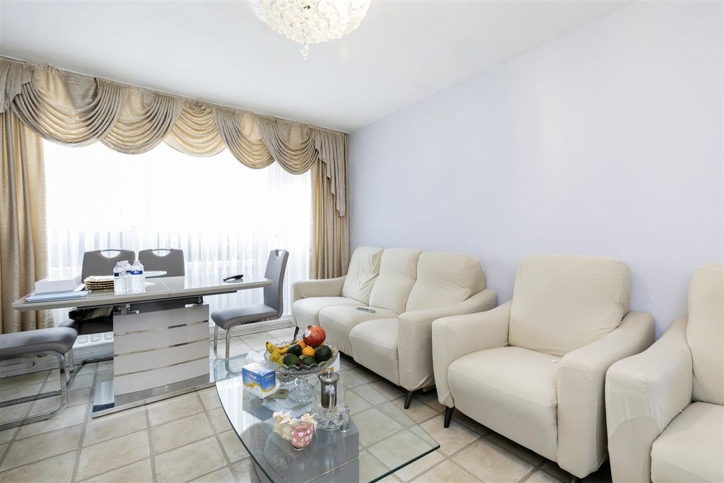 Property photo 3 of 17 68 Kiln Place -3.Jpg