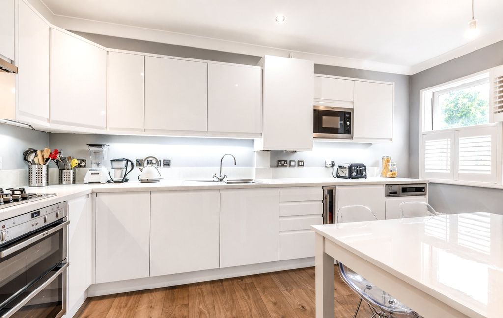 Property photo 2 of 11 Picture No. 17