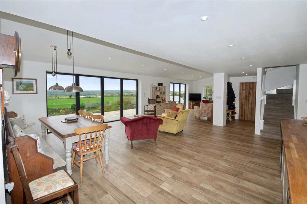 Property photo 3 of 29 Garden / Dining Room