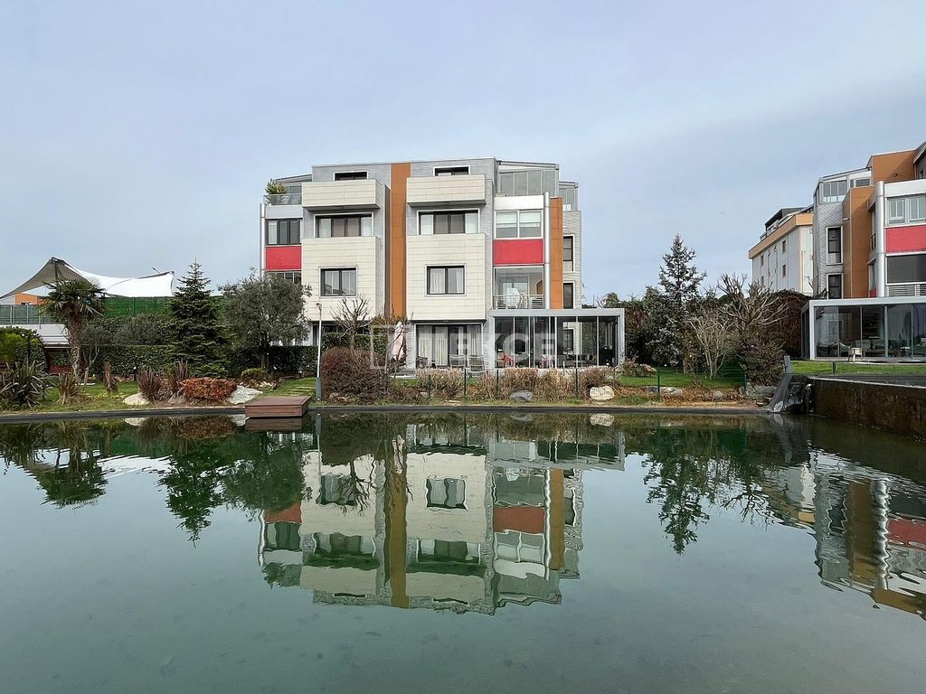 Property photo 2 of 35