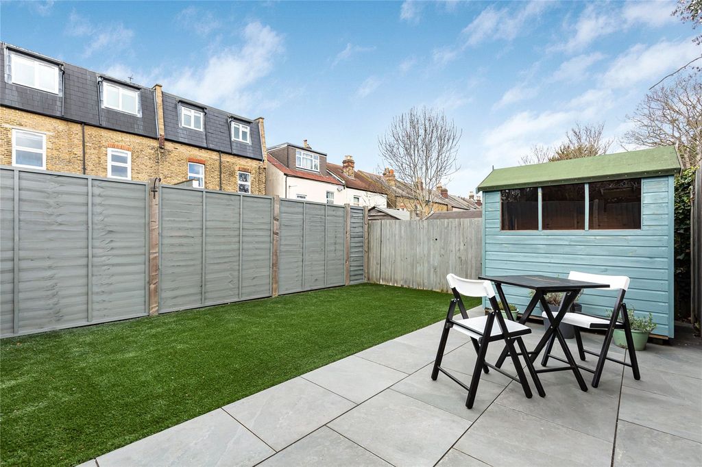 Property photo 3 of 8 Picture No. 16