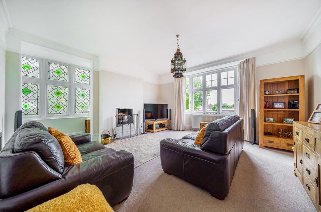 Property photo 2 of 37