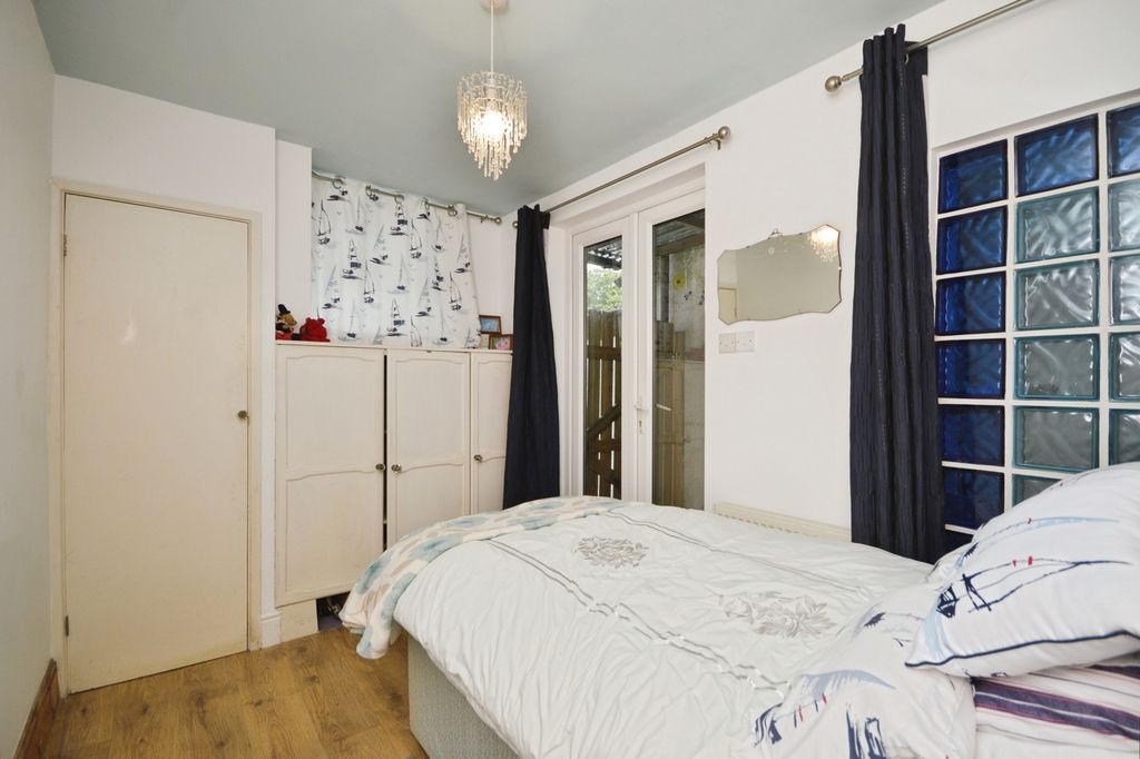 Additional image 9 of 2 bed flat for saleBeach Road, Menai Bridge, Isle Of Anglesey LL59