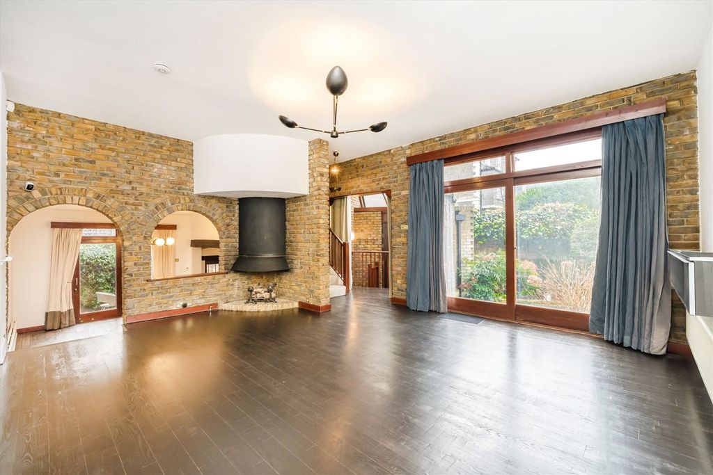 Property photo 3 of 10