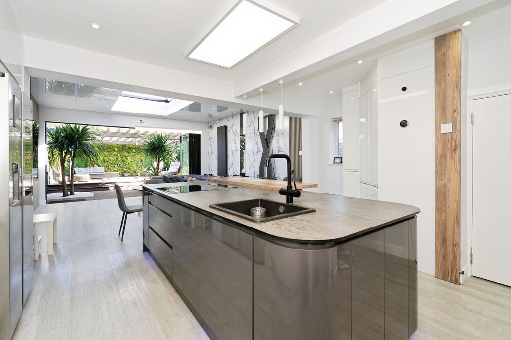 Property photo 1 of 25 Kitchen