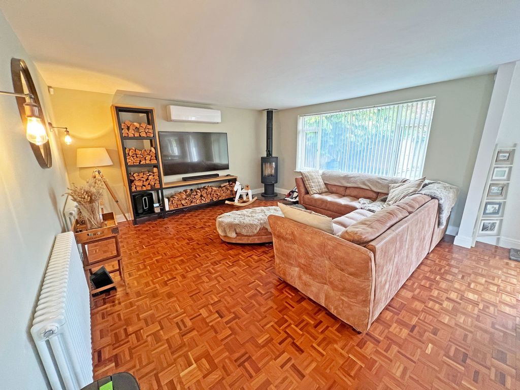 Property photo 3 of 31
