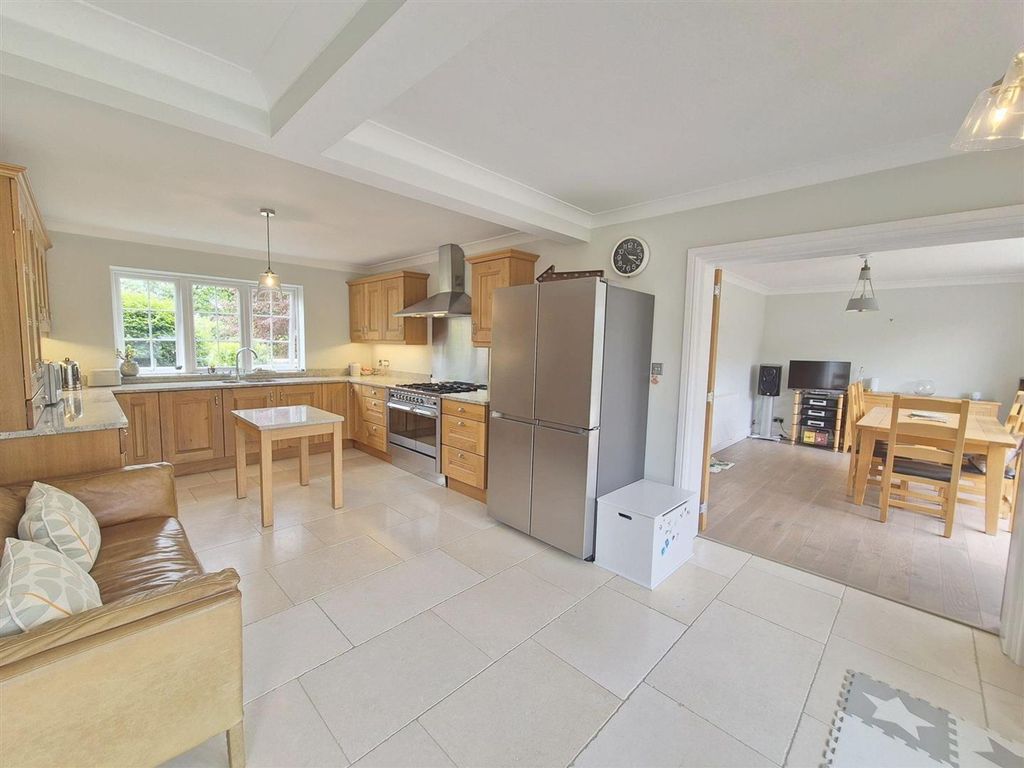 Property photo 2 of 26 Living Breakfast Kitchen
