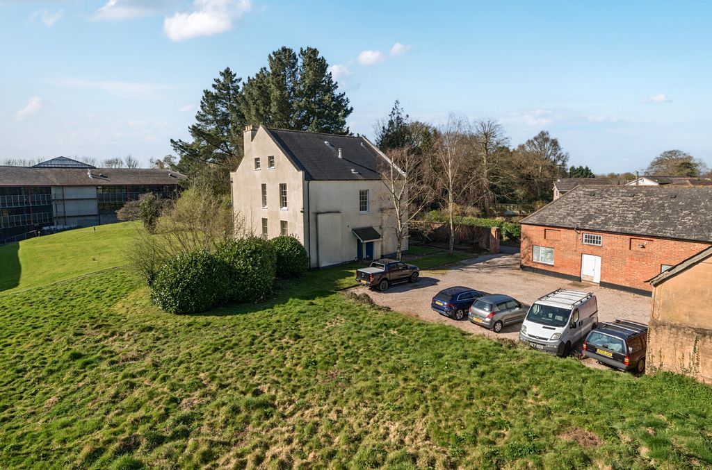 Property photo 3 of 12