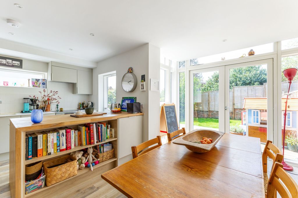Property photo 3 of 17