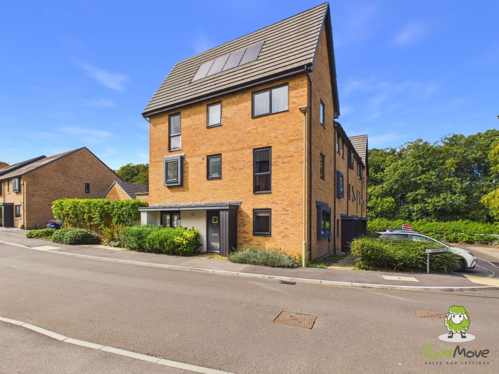 Property photo 1 of 16 Ewemove Estate Agents Basingstoke - Divot Way