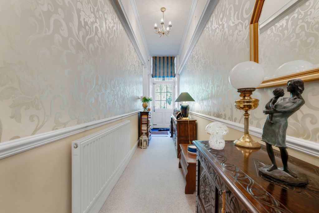 Property photo 2 of 40