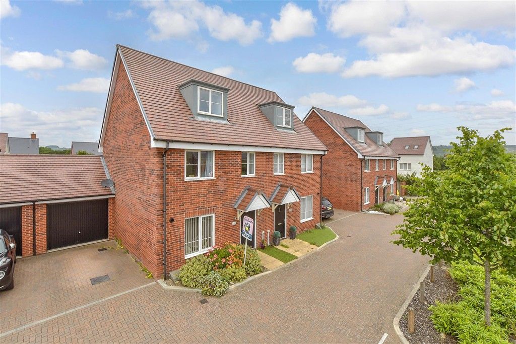 Property photo 3 of 11 External Web