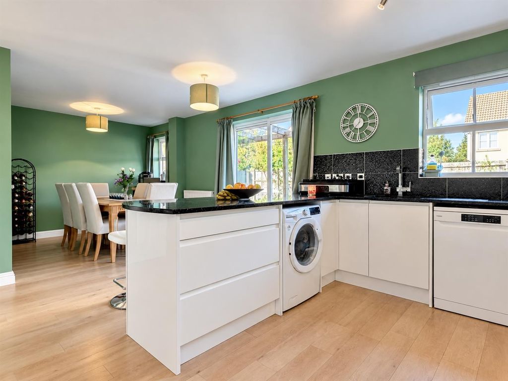 Property photo 2 of 38 112F5D46-841C-4E50-89B7-C56Dbd6A785A.Jpg