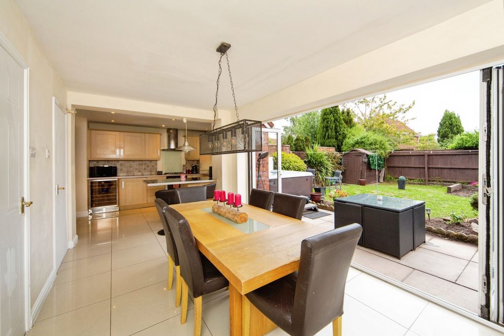 Property photo 3 of 24 Pbox-Img.Jpg