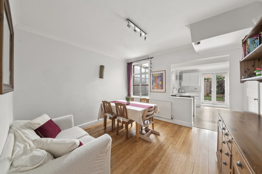 Property photo 3 of 12 Photo 5