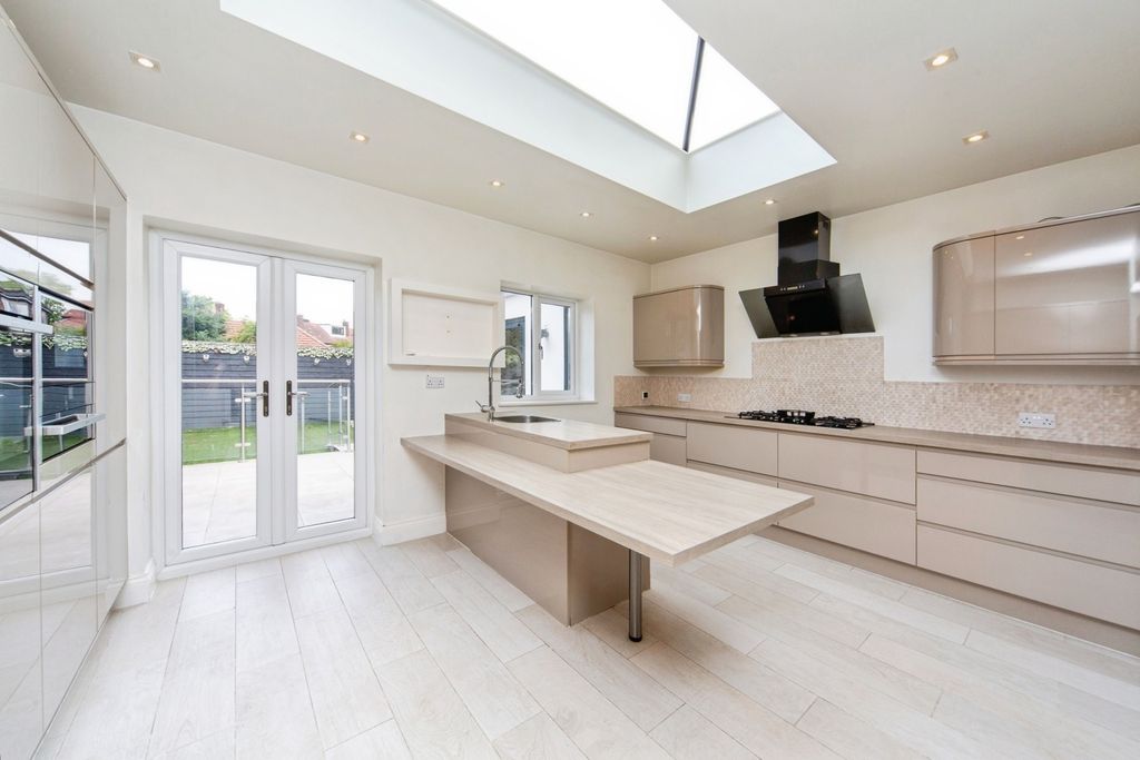 Property photo 2 of 21 Pbox-Img.Jpg