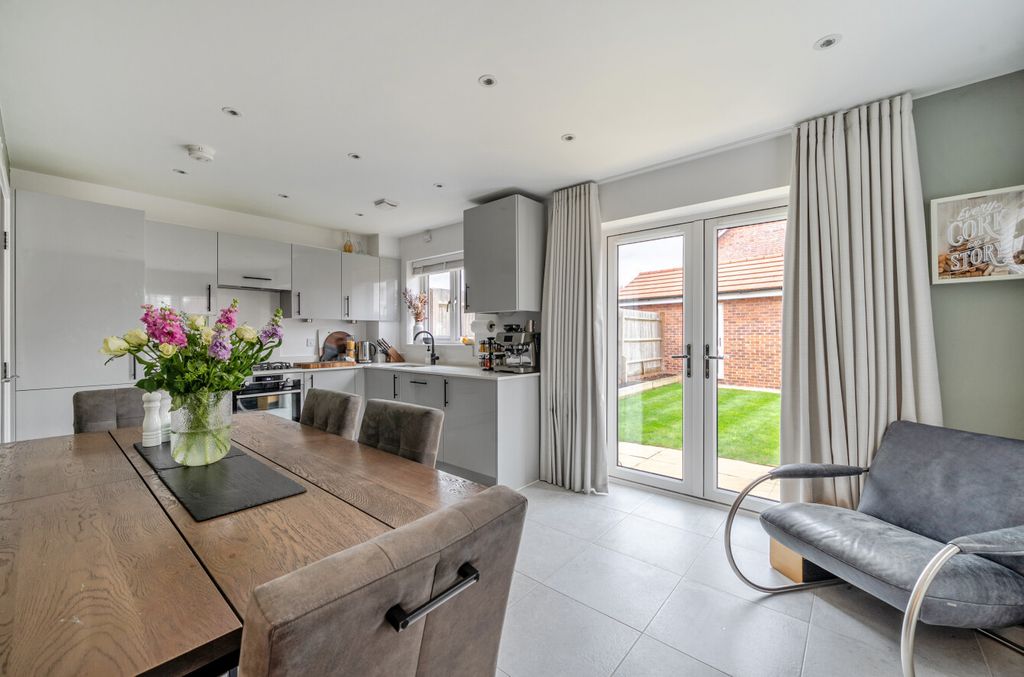 Property photo 3 of 25 1411390-25-69958d...