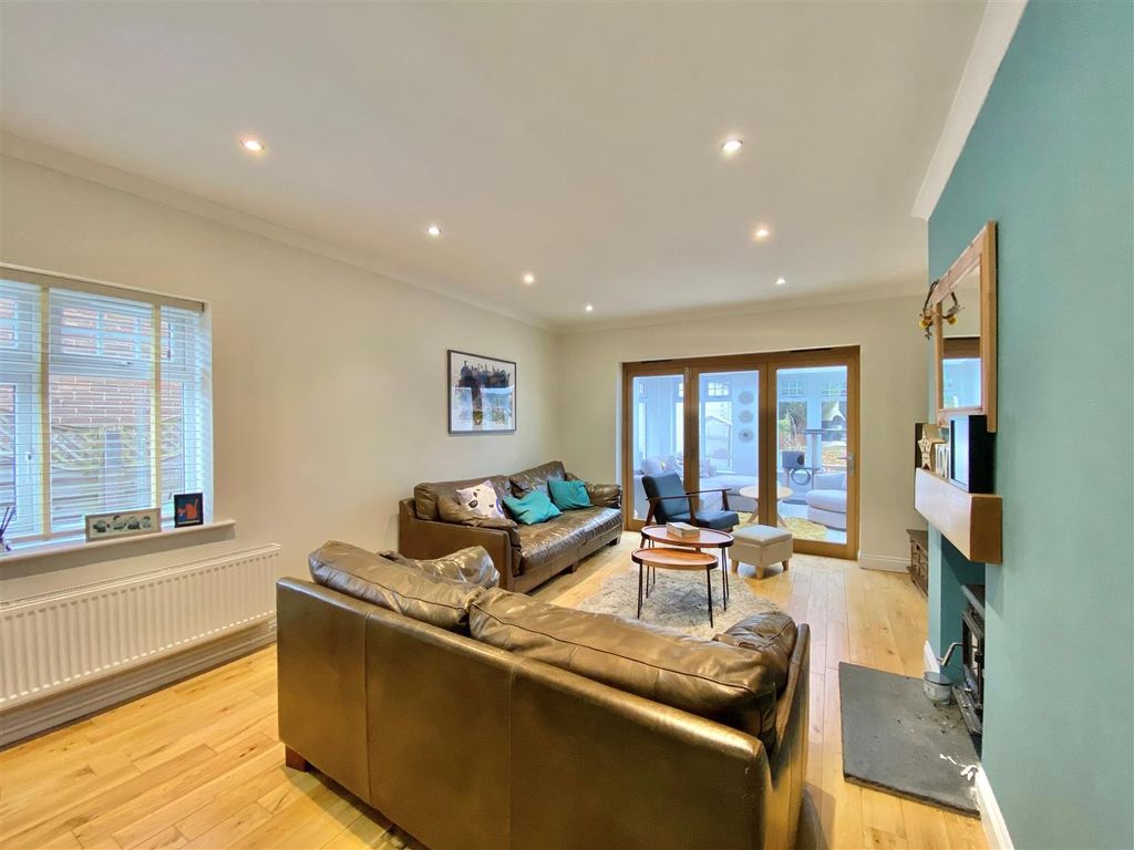 Property photo 3 of 23