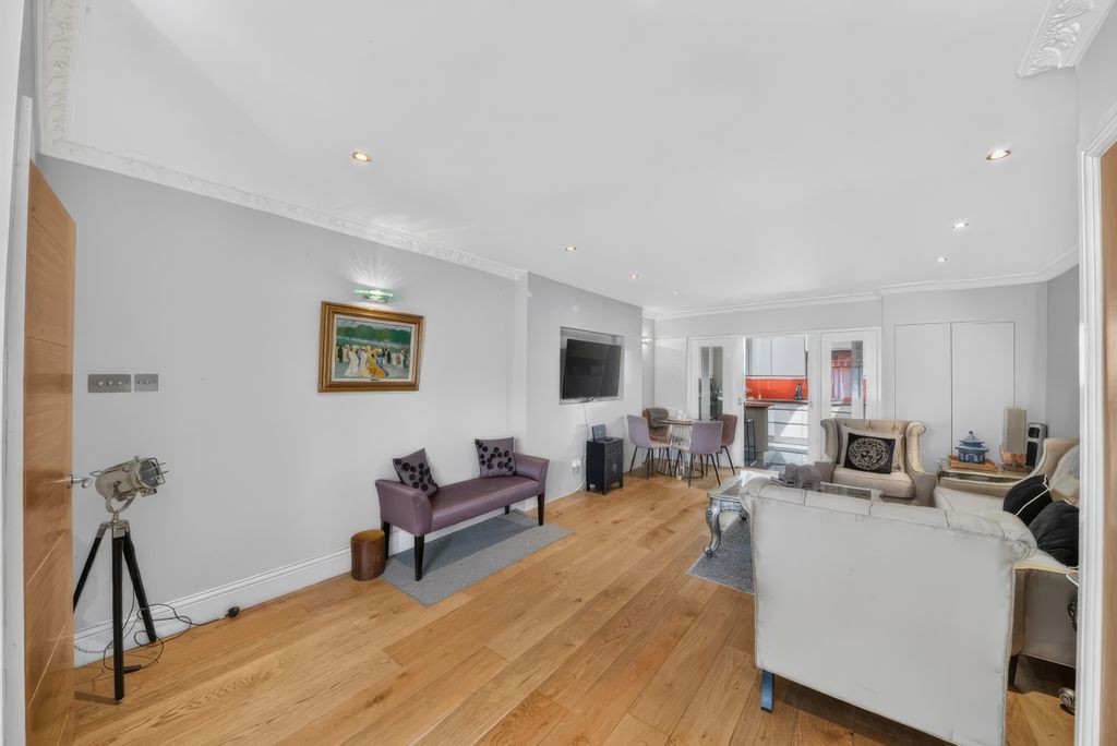 Property photo 3 of 17 Boston Place