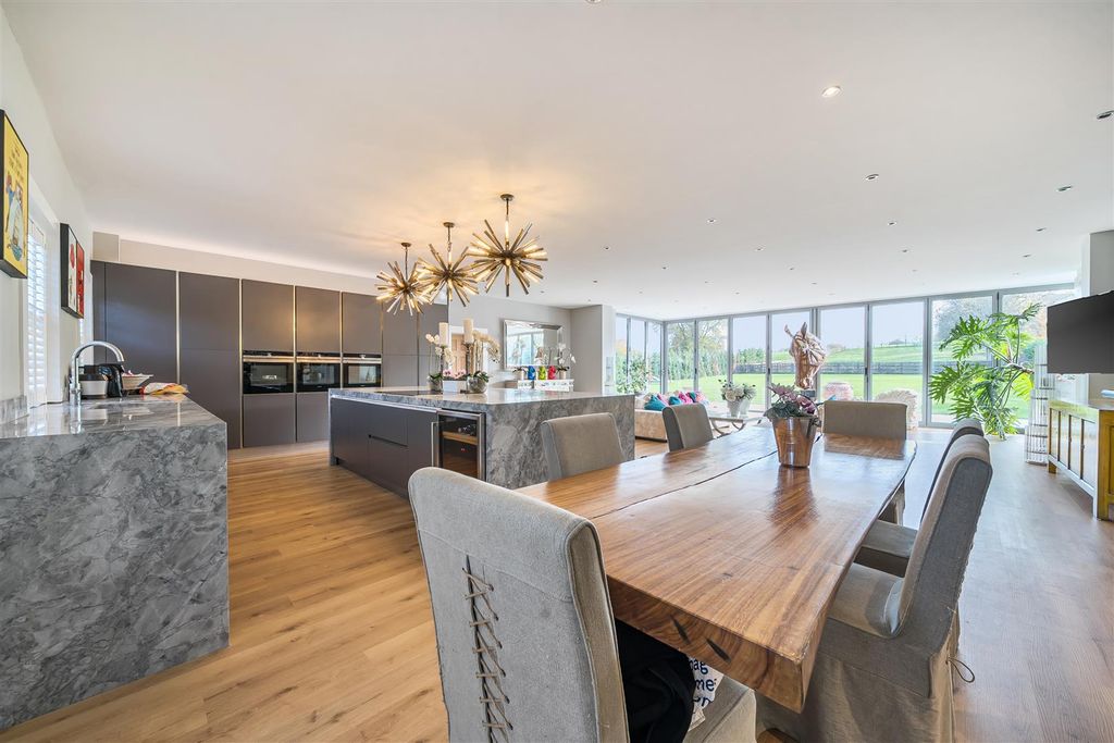 Property photo 2 of 37 1373715-14-6909Feef1c89d.Jpg