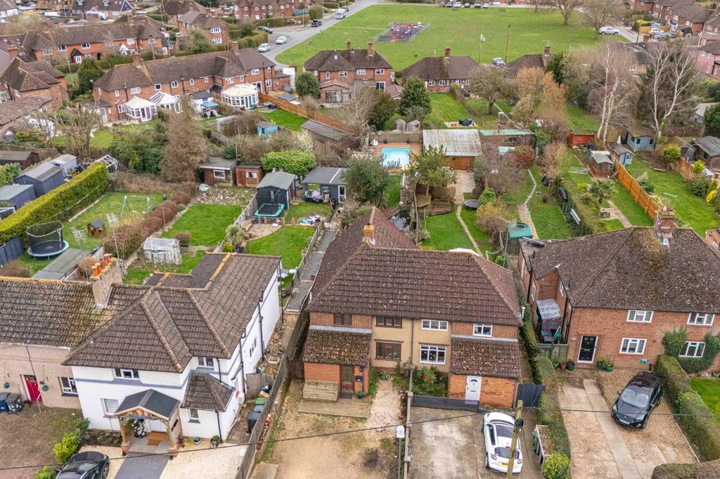 Property photo 1 of 20 118 Little Marlow Rd, Sl7 1Hg Drone (Low Res)-2