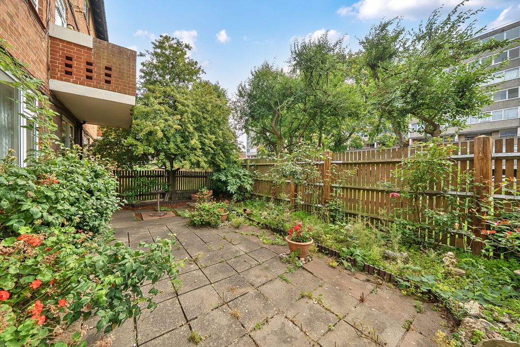 Property photo 3 of 17 Garden