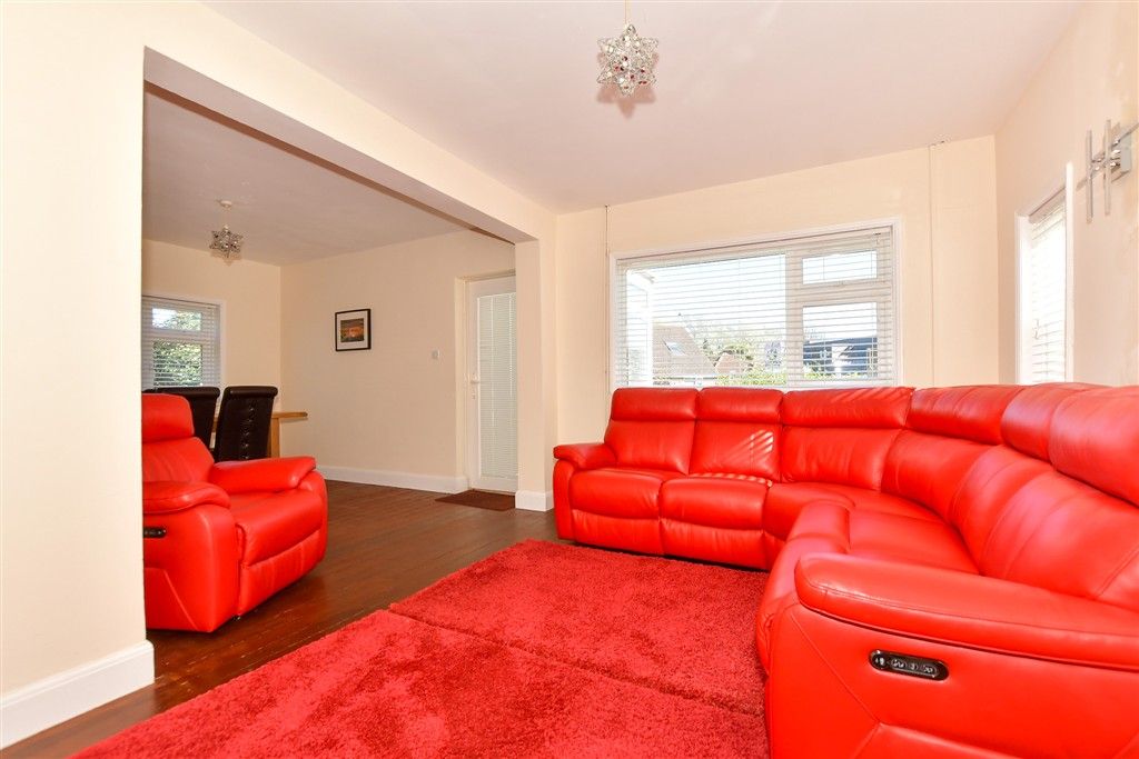 Property photo 3 of 16 Lounge