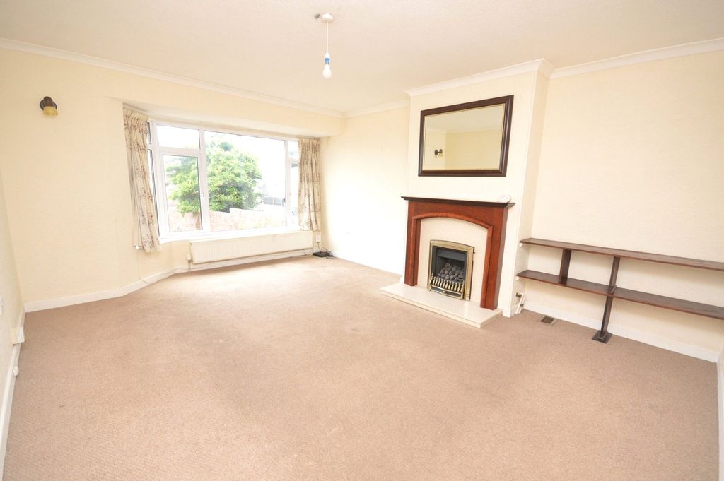 Property photo 3 of 15 Living Room