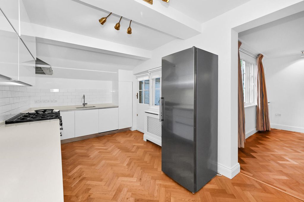 Property photo 3 of 21 Kitchen