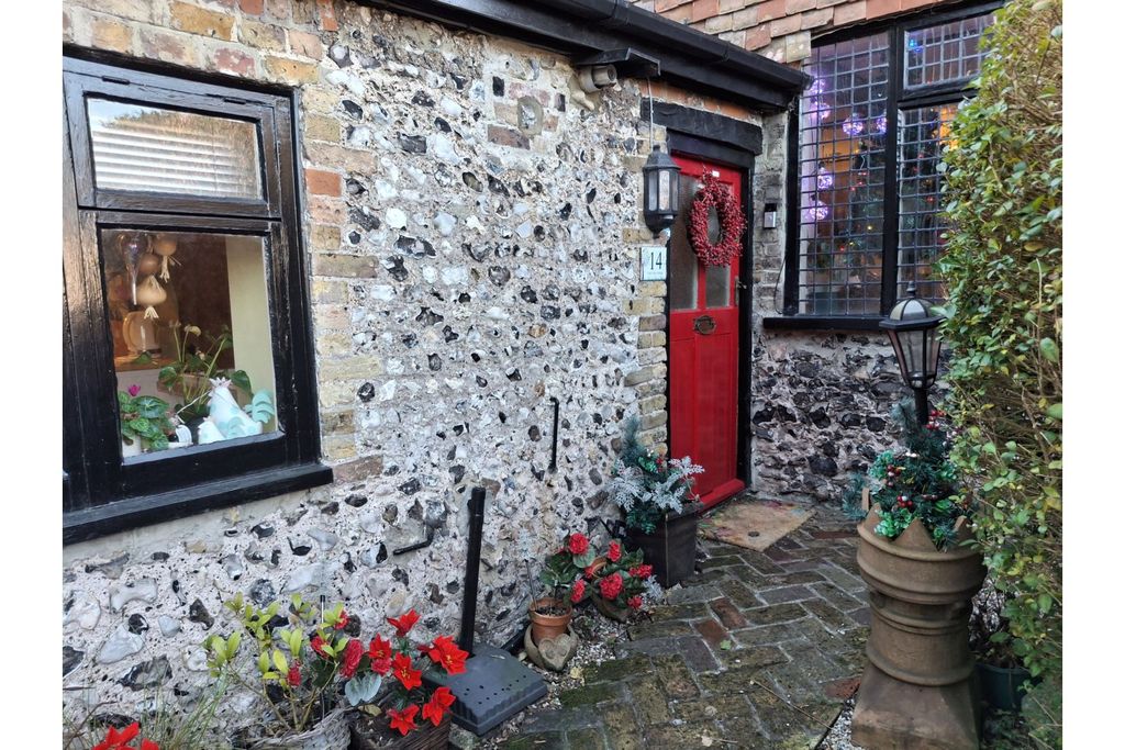 Property photo 2 of 22