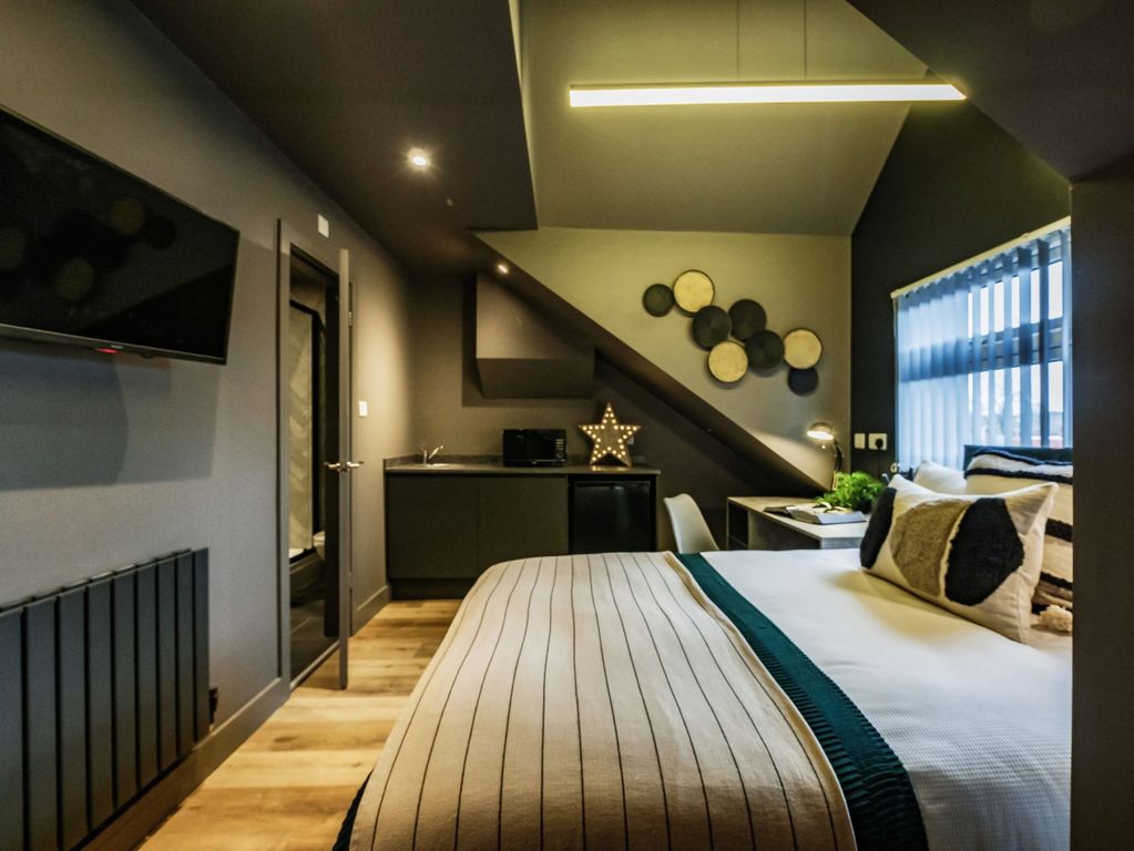 Property photo 1 of 8 A Spacious And Stylish Master Bedroom Featuring Co...