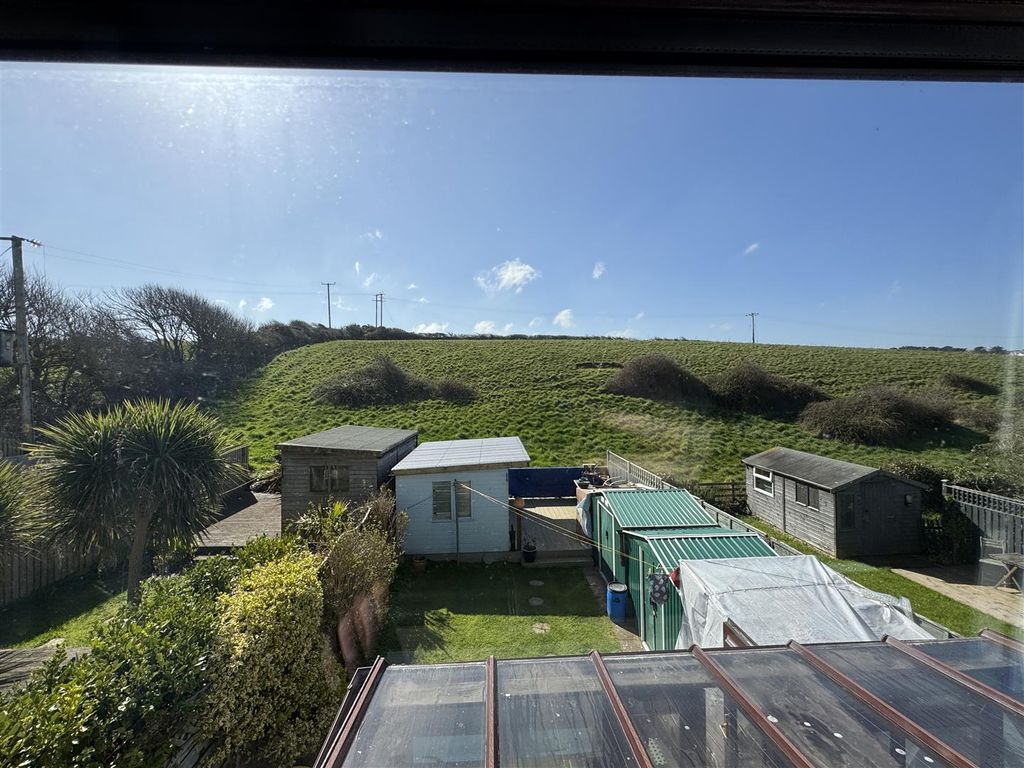 Property photo 2 of 15 Viewing And Garden