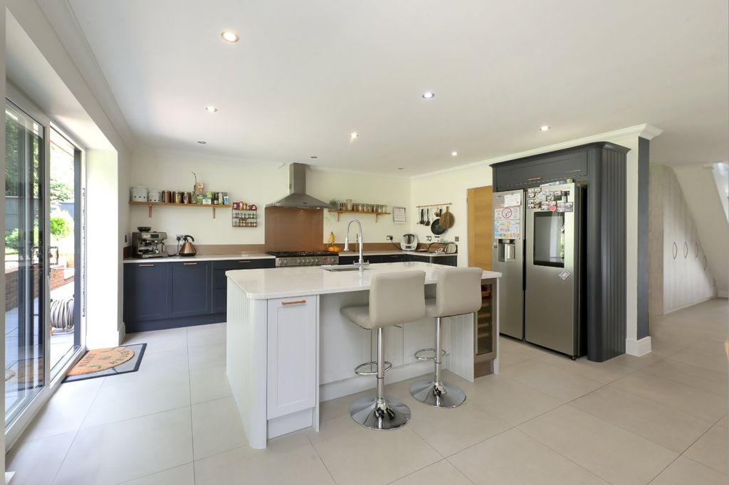 Property photo 2 of 21 Kitchen/ Breakfast