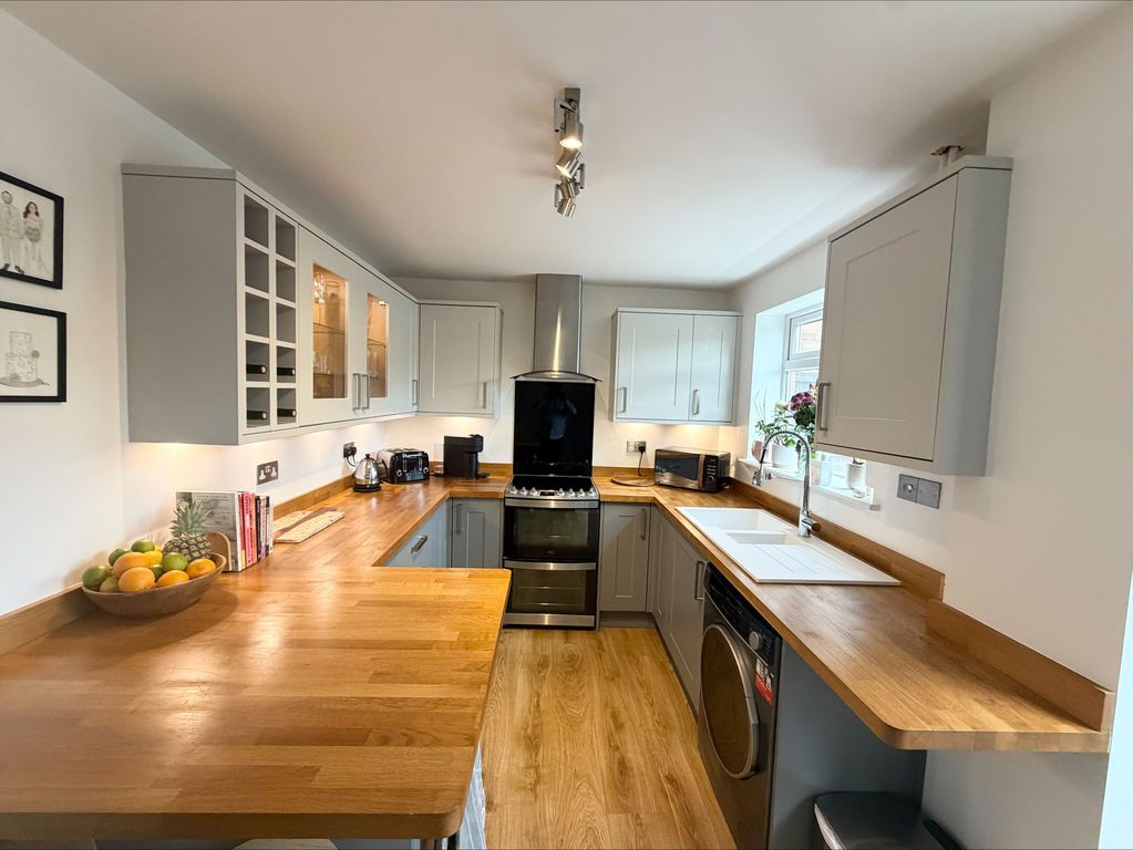 Property photo 2 of 8 Photo 12