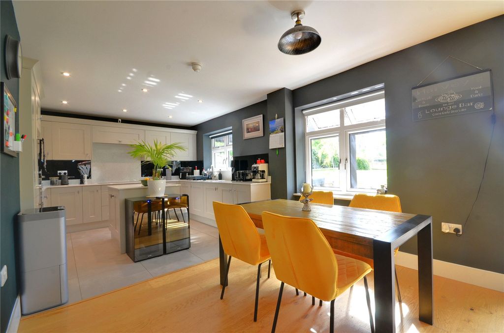 Property photo 2 of 28 Kitchen/Diner
