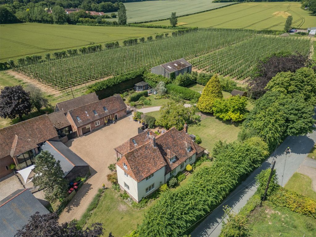 Property photo 1 of 19 Parsonage Farm