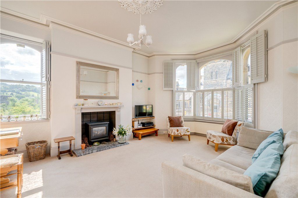 Property photo 2 of 18 Sitting Room