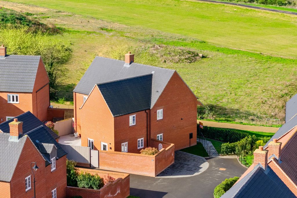 Property photo 2 of 47