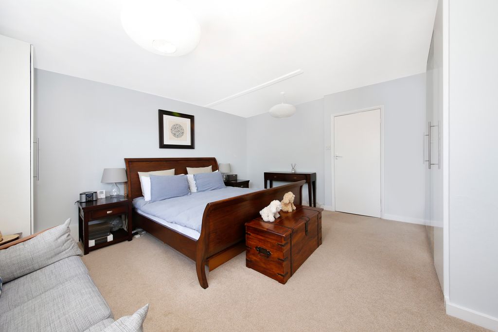 Property photo 3 of 9 Photo 05