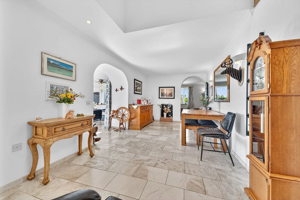 Property photo 3 of 26