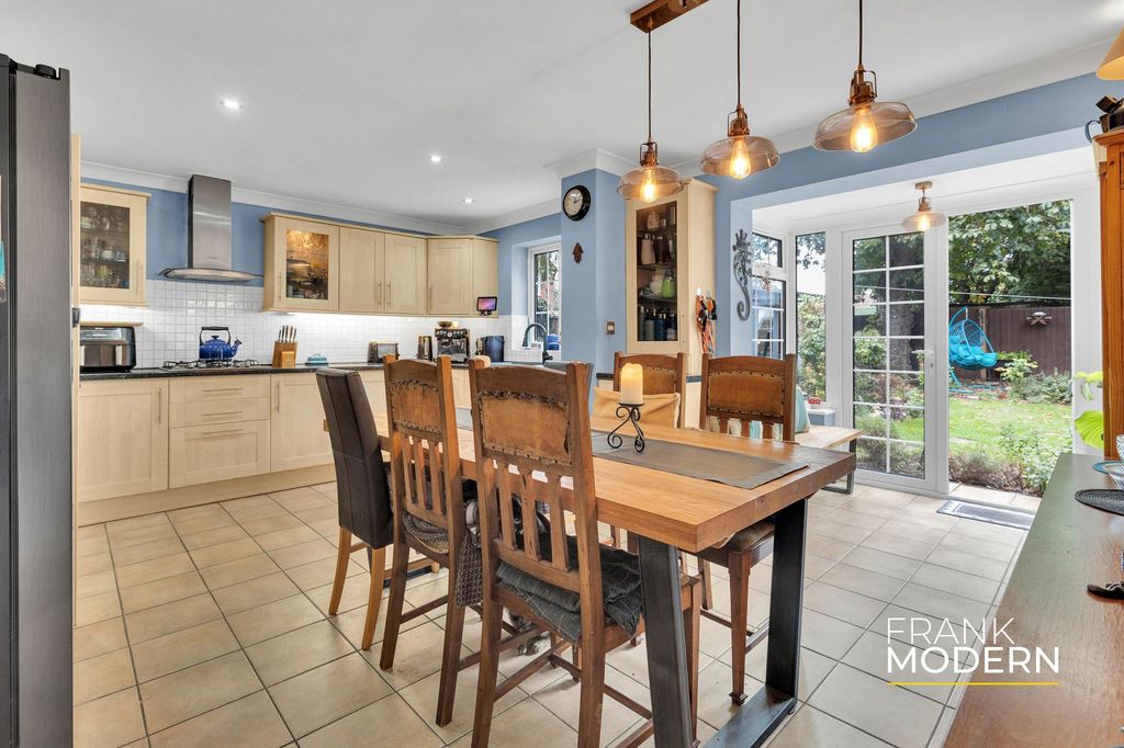 Property photo 3 of 44 Kitchen / Diner