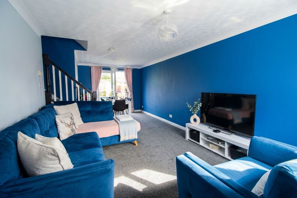 Property photo 2 of 17